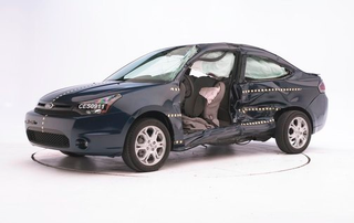 Illustration for article titled IIHS Crash Tests Five Budget Coupes: Ford, Volvo Earn Top Safety Picks